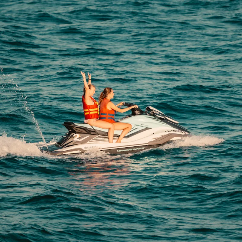 jetski - malgrat de mar - summer bash - jongerenvakantie