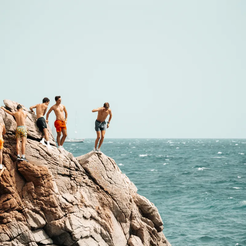 cliffjump-activiteit-lloretdemar-activiteit-spanje
