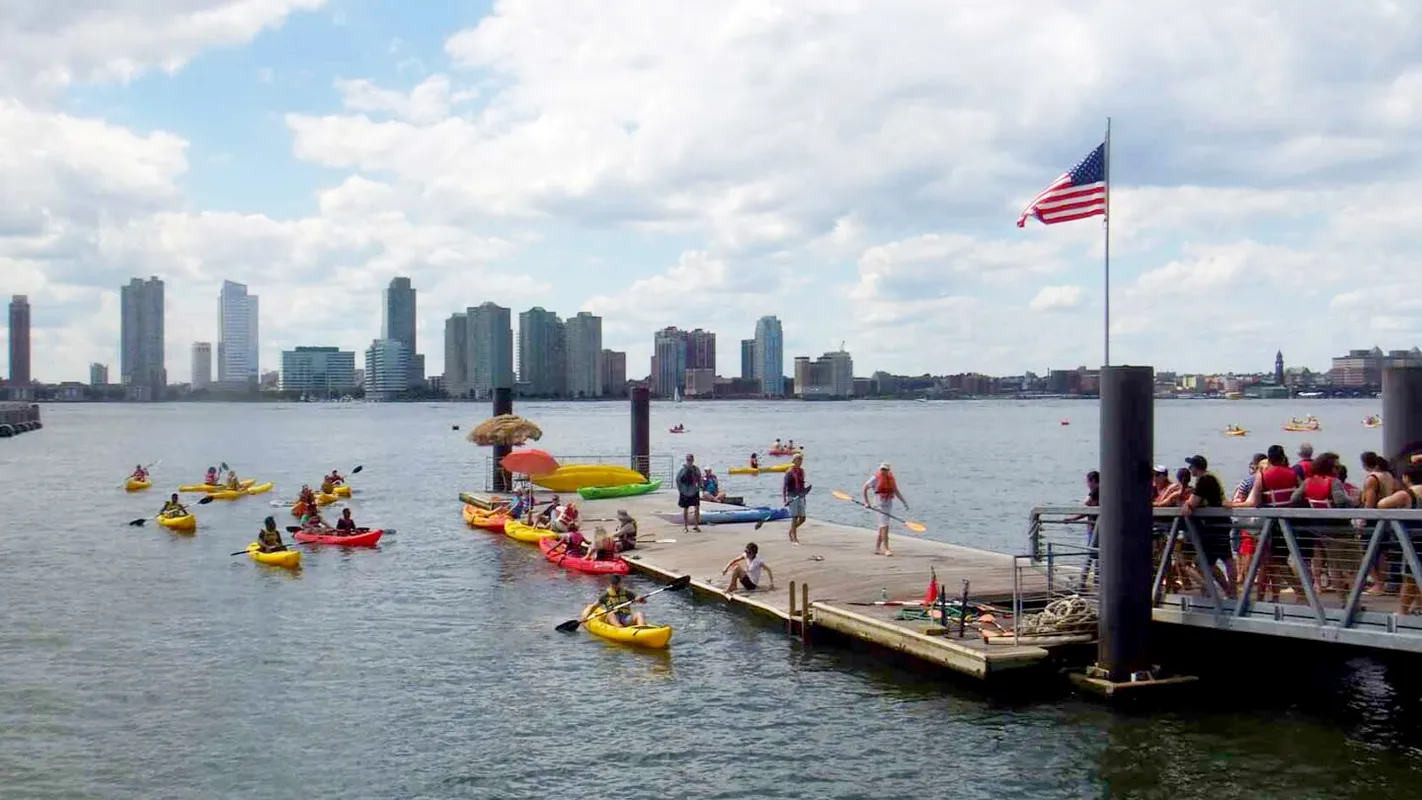 kajak op de Hudson - new york - summer bash jongerenreizen