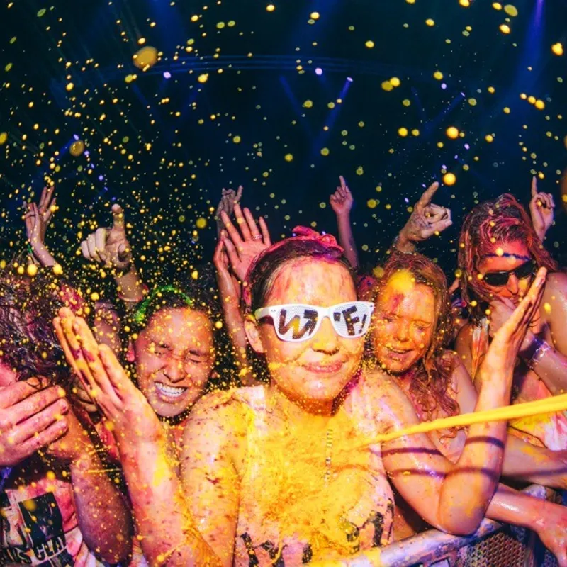 excursie - neonsplash party - sunny beach - jeugd - buitenland