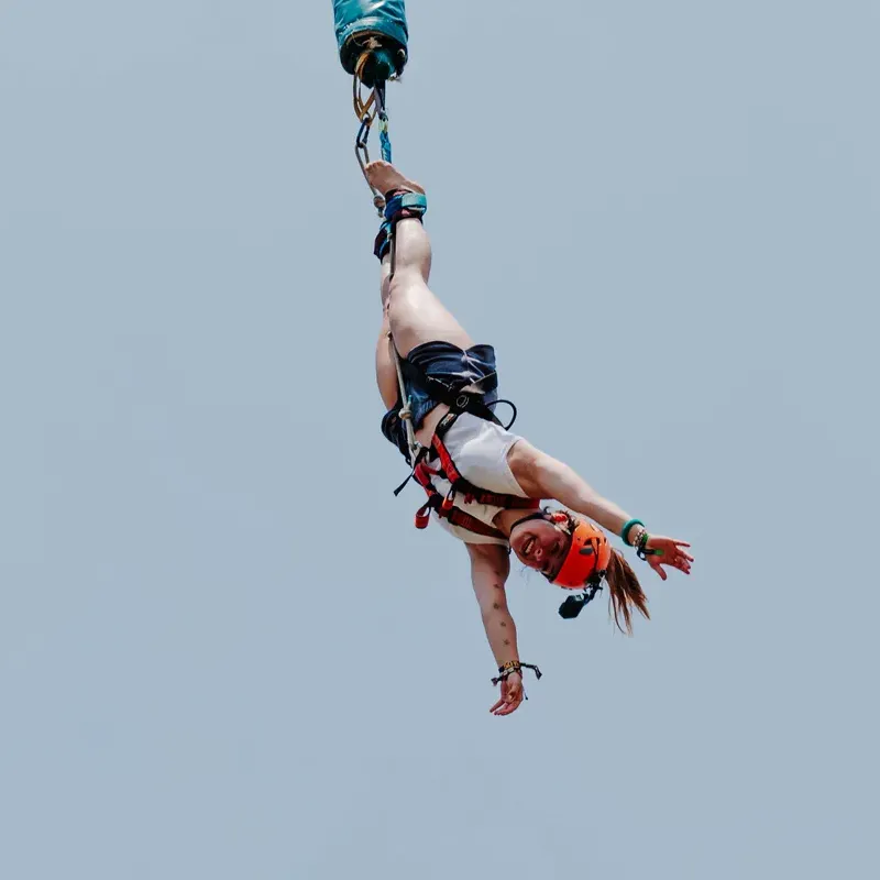 BUNGEE JUMPING