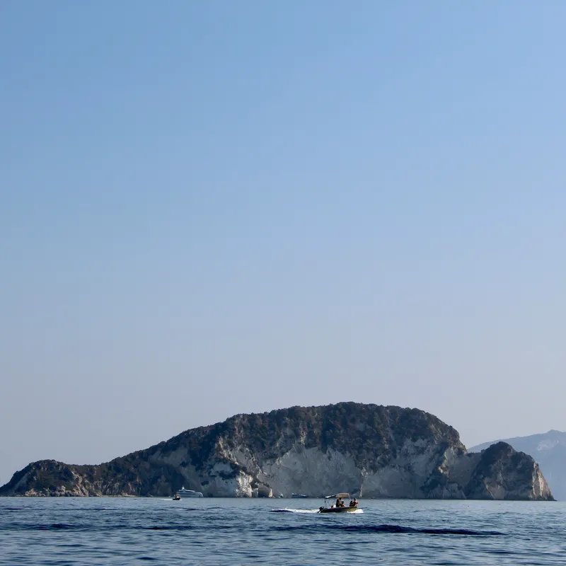 Marathonissi and keri Caves - Zakynthos - Jongereizen - Laganas - excursie