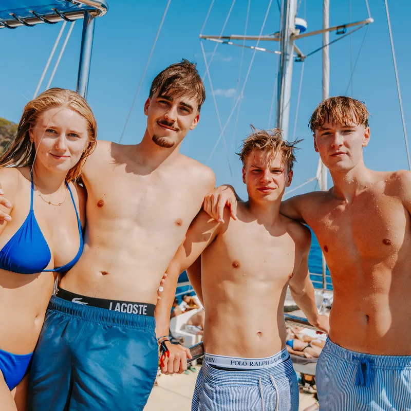 malgratdemar_catamaran_spanje_kamp_uitstap_boatparty-7c7ec28b-716c-4eb0-83a8-1ece10d305ef