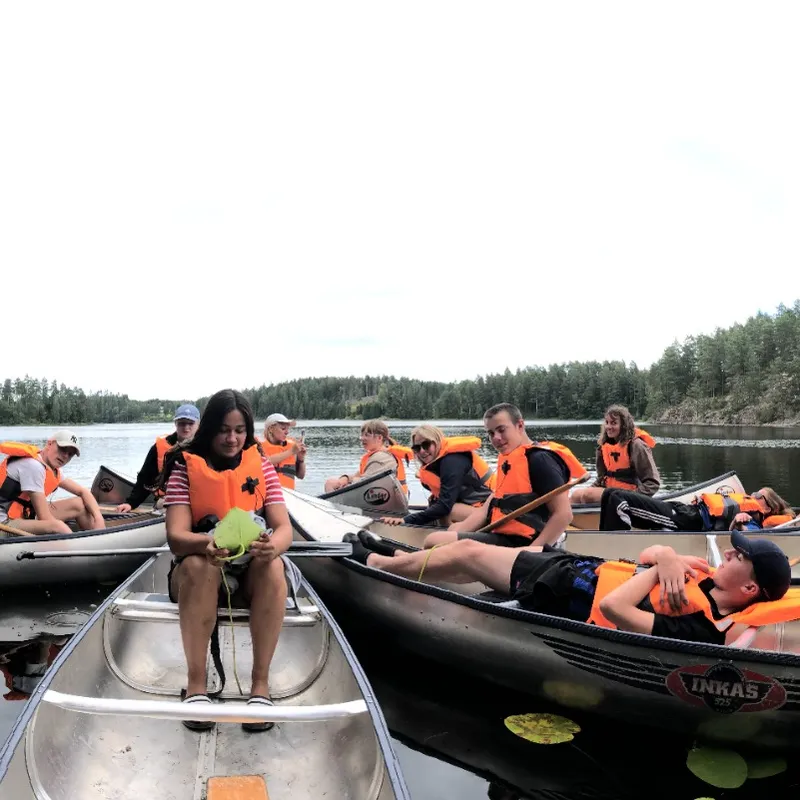zomerkamp Zweden kanotrekking jongeren natuur avontuur Värmland